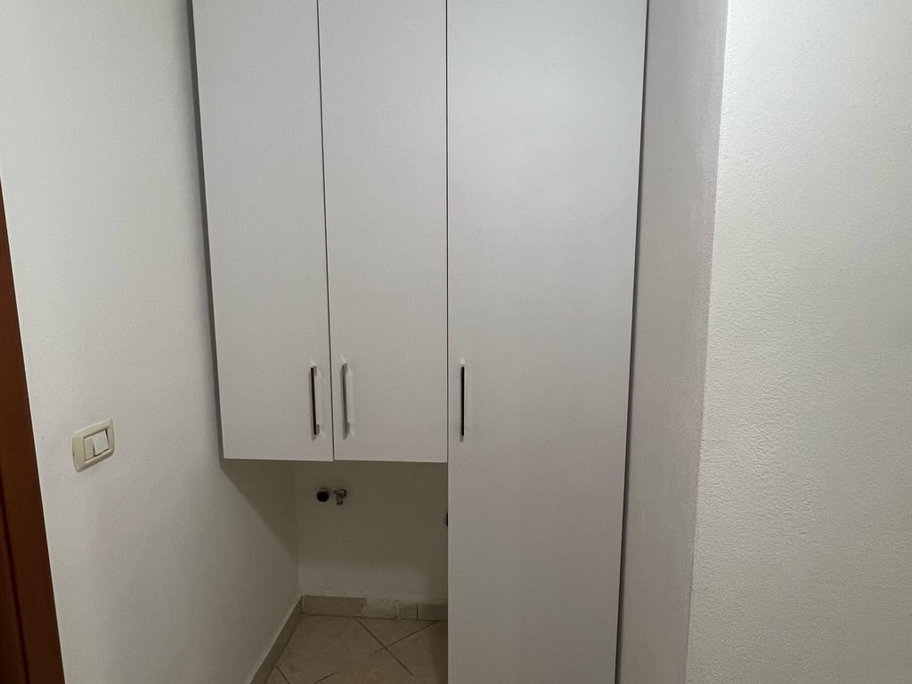 Shtepi me qera 2+1 tek Komuna e Parisit