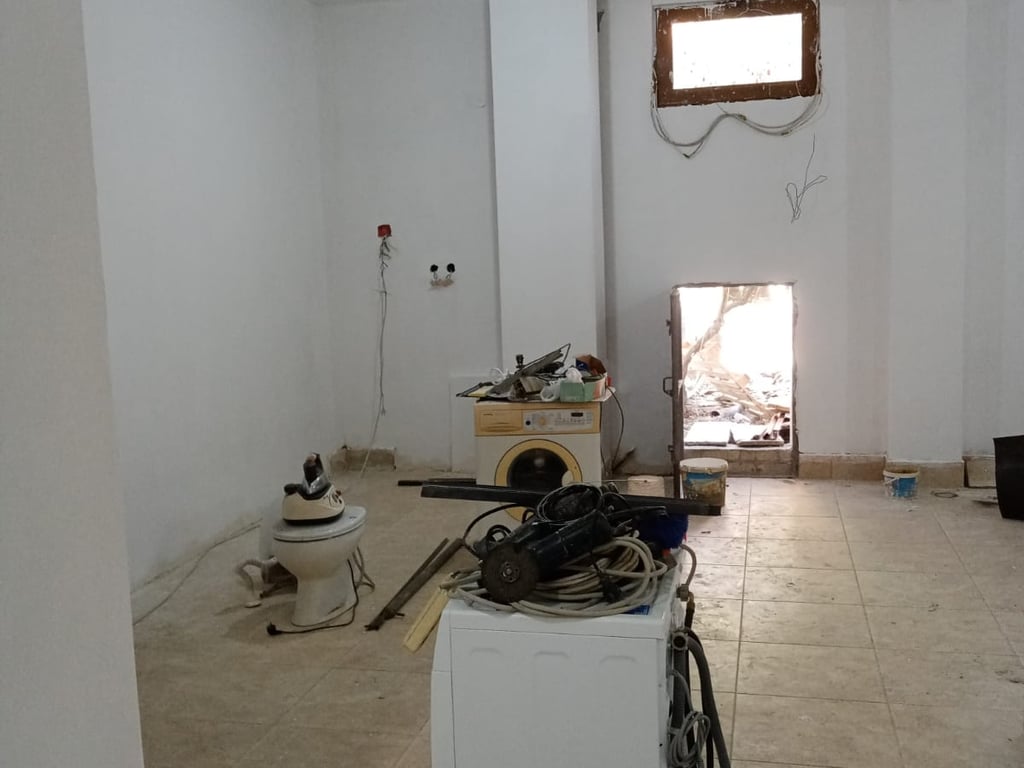 Jepet magazine me qera Tregu Elektrik