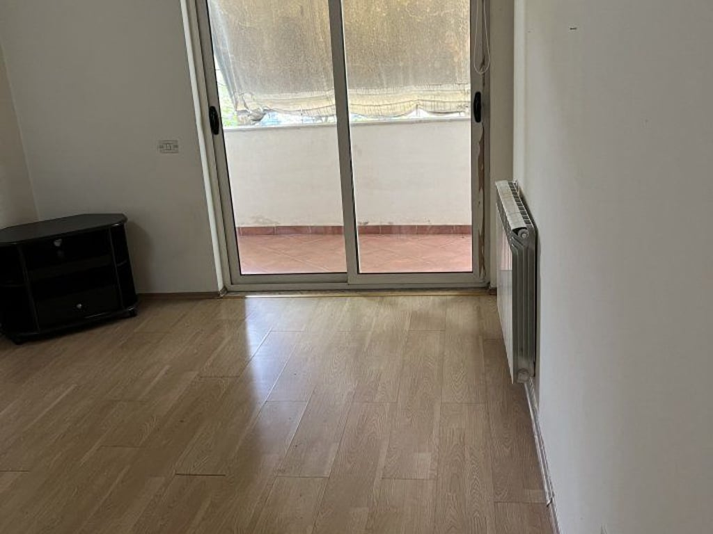 Apartament 1+1 per qira afer Pazarit te Ri, Rruga Hoxha Tahsim
