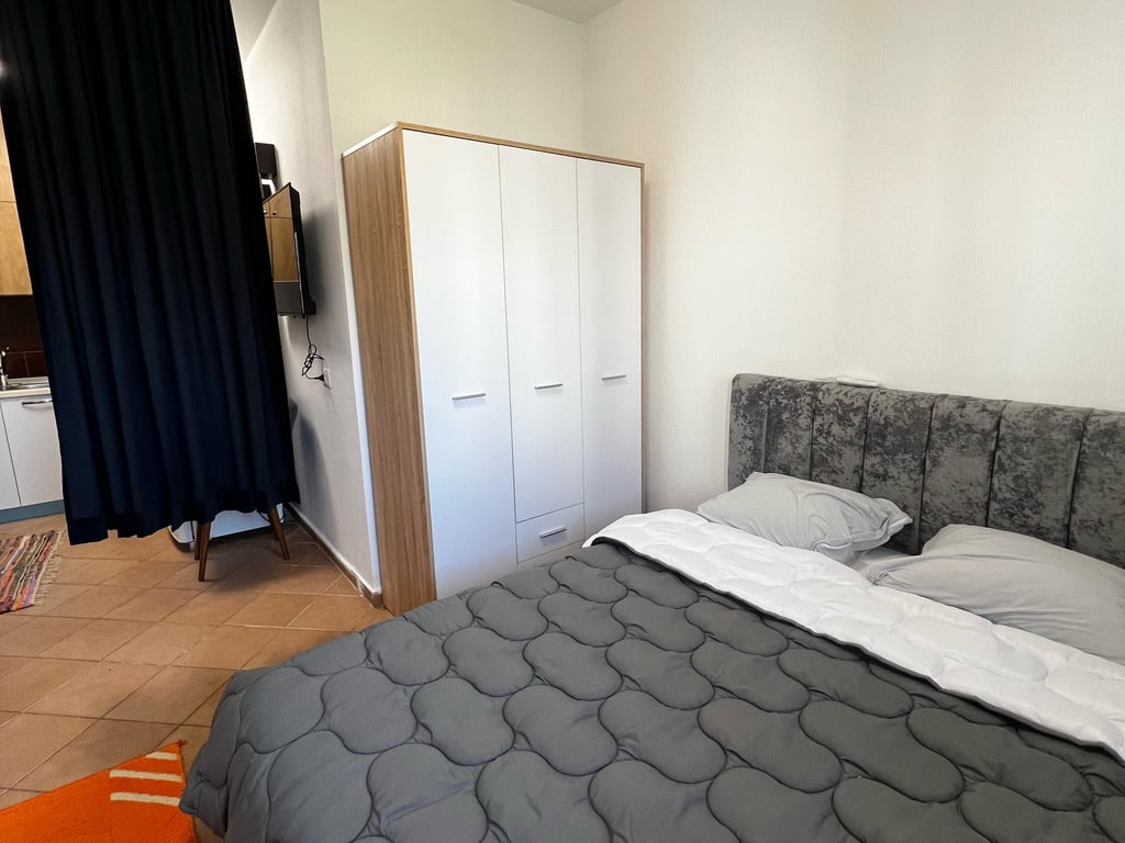 Apartament me Qira 1+1 Te Rruga 5 Maji