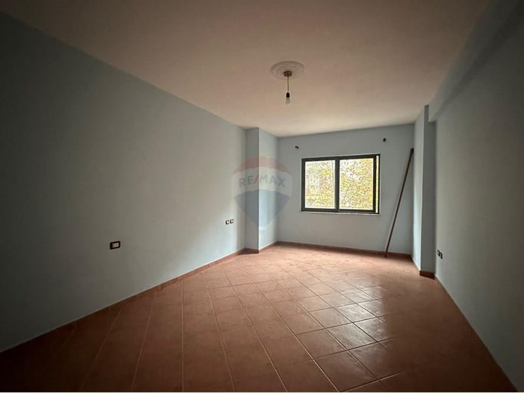 Shitet apartament 2+1 ne Yzberisht