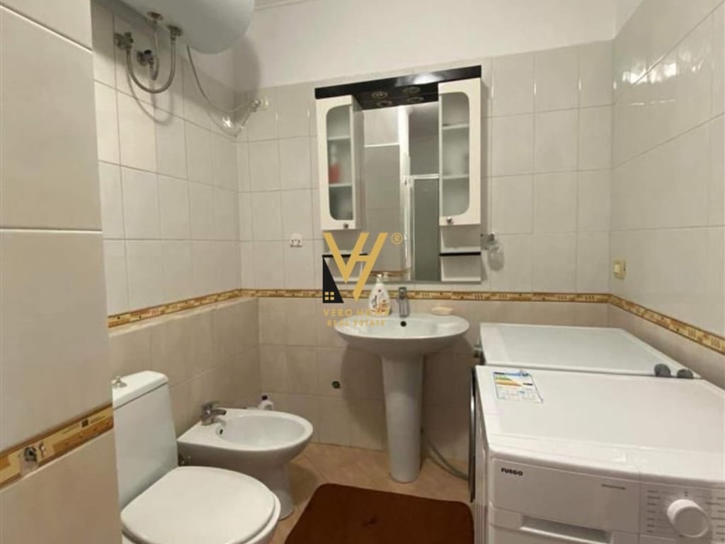 JEPET APARTAMENT 3+1+BLK ME QERA NE LAPRAKE 1.150 EURO