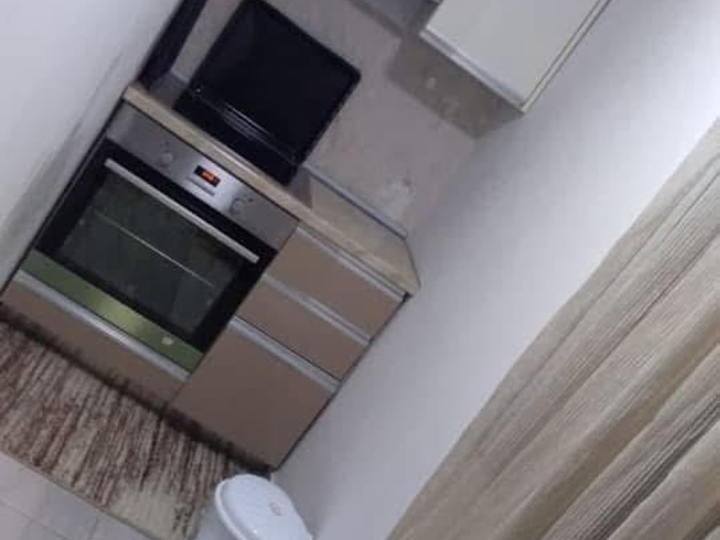 Jepet apartament me qera 1+1 Ish Restorant Durrsi