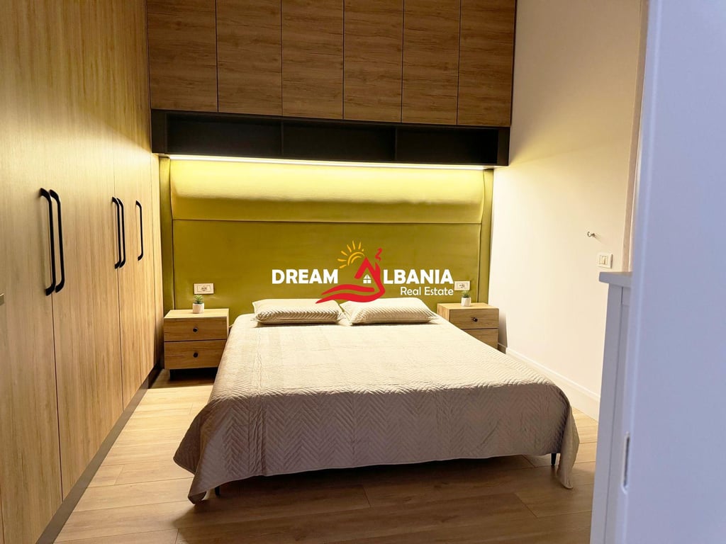 Jepet me qera super apartament 1+1 ne qender, prane Pazarit te Ri, Tirane (ID 42111372)
