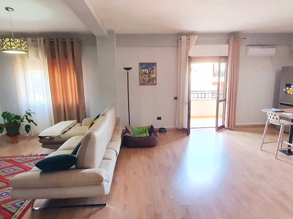 Appartamento duplex 2+1+2 in Affitto nella Communità di Parigi