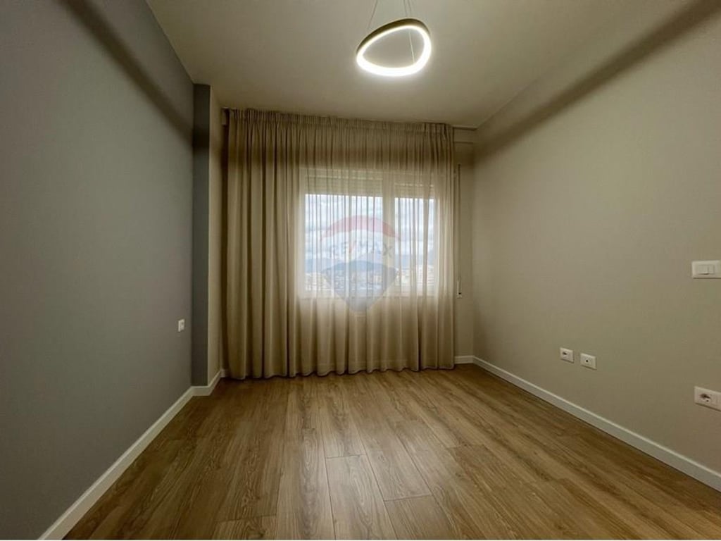APARTAMENT 1+1 TEK ISH TREGU ELEKTRIK!