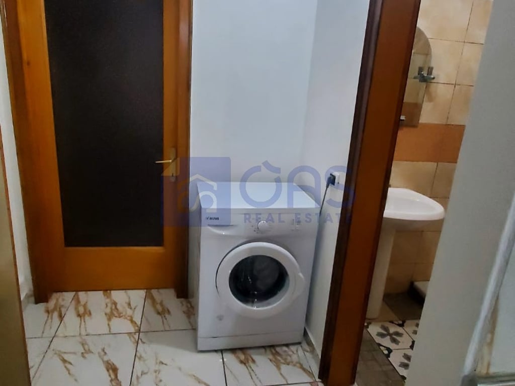 A 1+1 apartment is for rent on Bulevardi Ri.