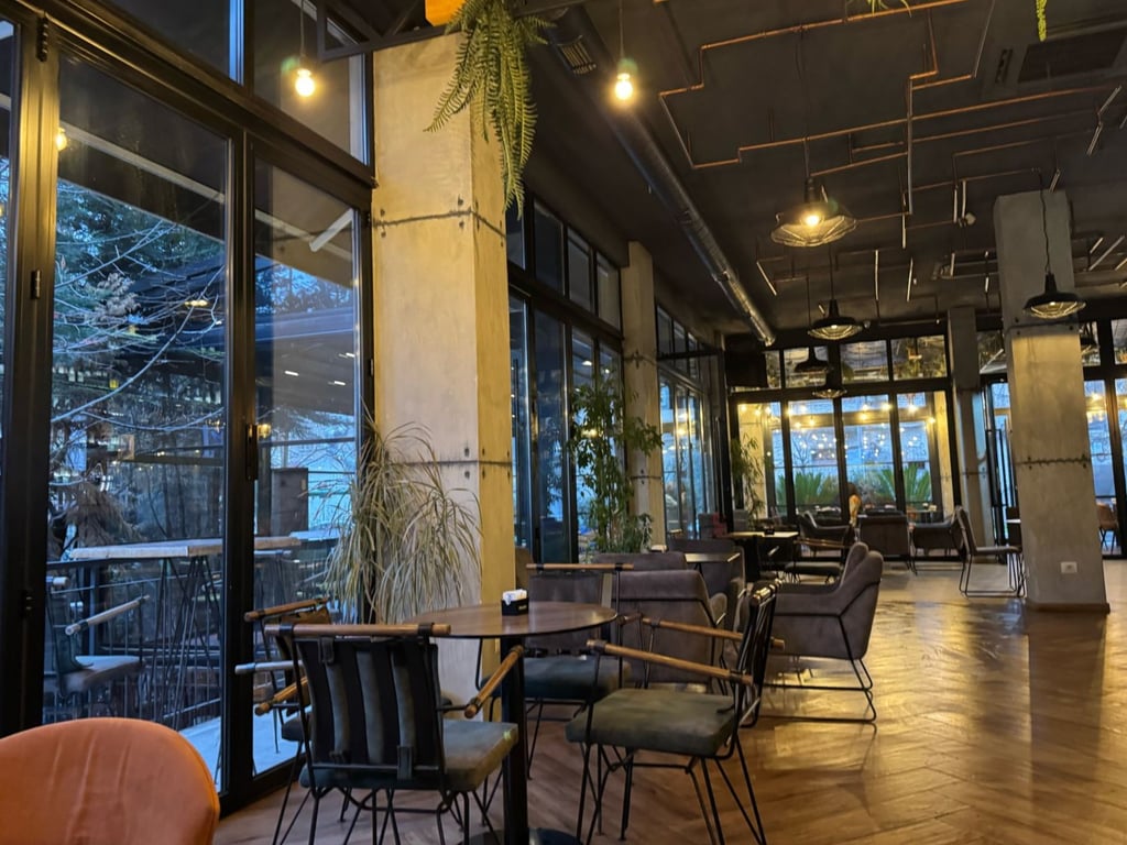 🏢 INVEST IN A READY-MADE ASSET – BUSINESS ENVIRONMENT (BAR-CAFE) WITH A VERANDA, 5 MAJI