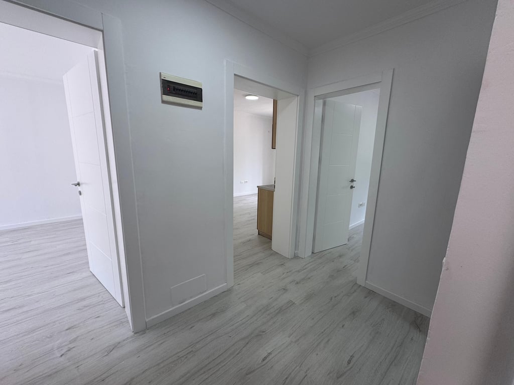 APPARTAMENTO 2+1 IN VENDITA, LUNGO LA STRADA Rr.ASIM VOKSHI!