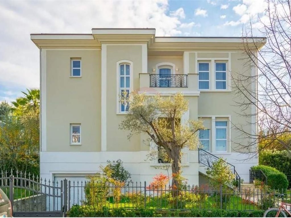Luxury Villa for Rent at "Rolling Hills" Residence