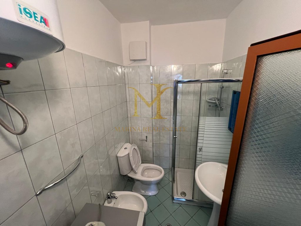 AFFITTASI APPARTAMENTO CON VISTA MARE, SPIAGGIA DI DURRES!!