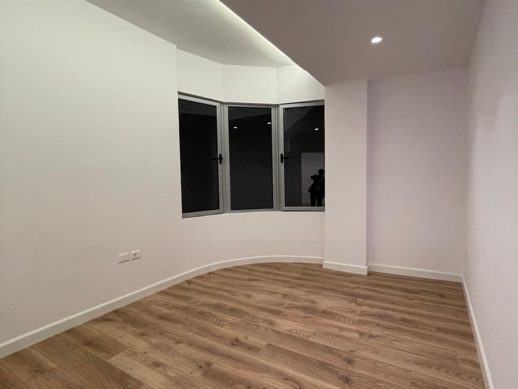 Apartment 2+1+2 for sale, empty, Kavaja Street.