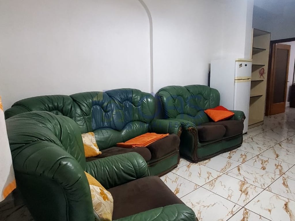 A 1+1 apartment is for rent on Bulevardi Ri.