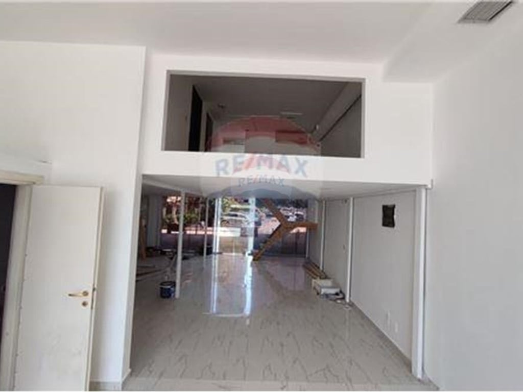 Shitet dyqan ne Rrugen Don Bosko