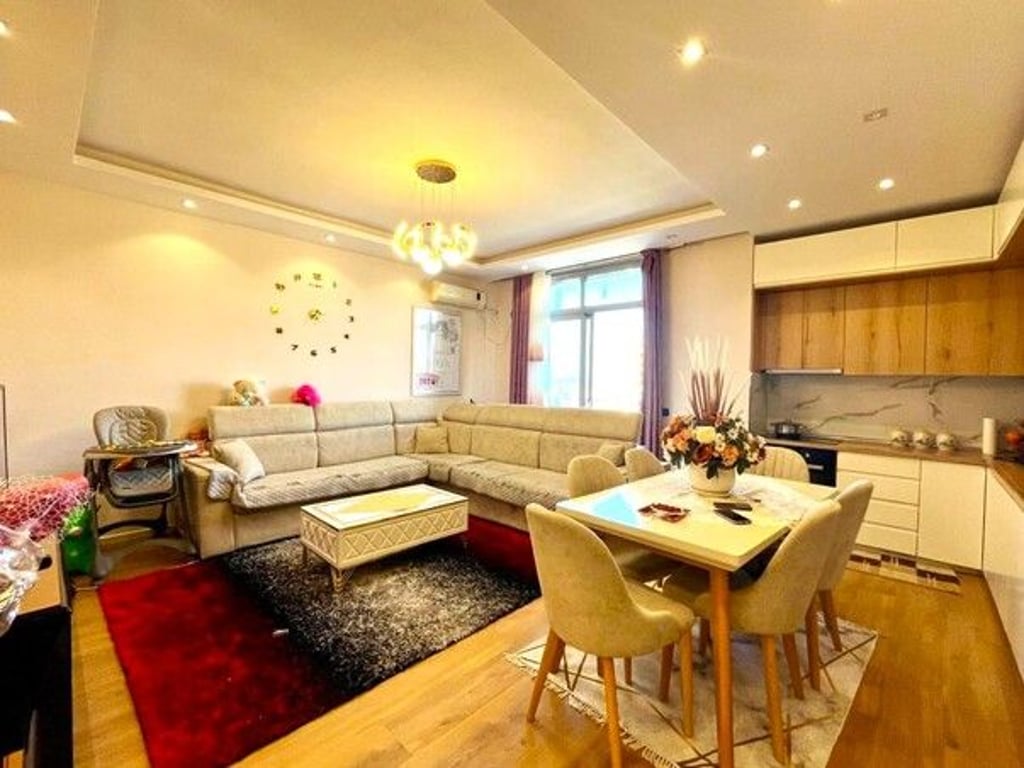 Appartamento molto spazioso in Transballkanike