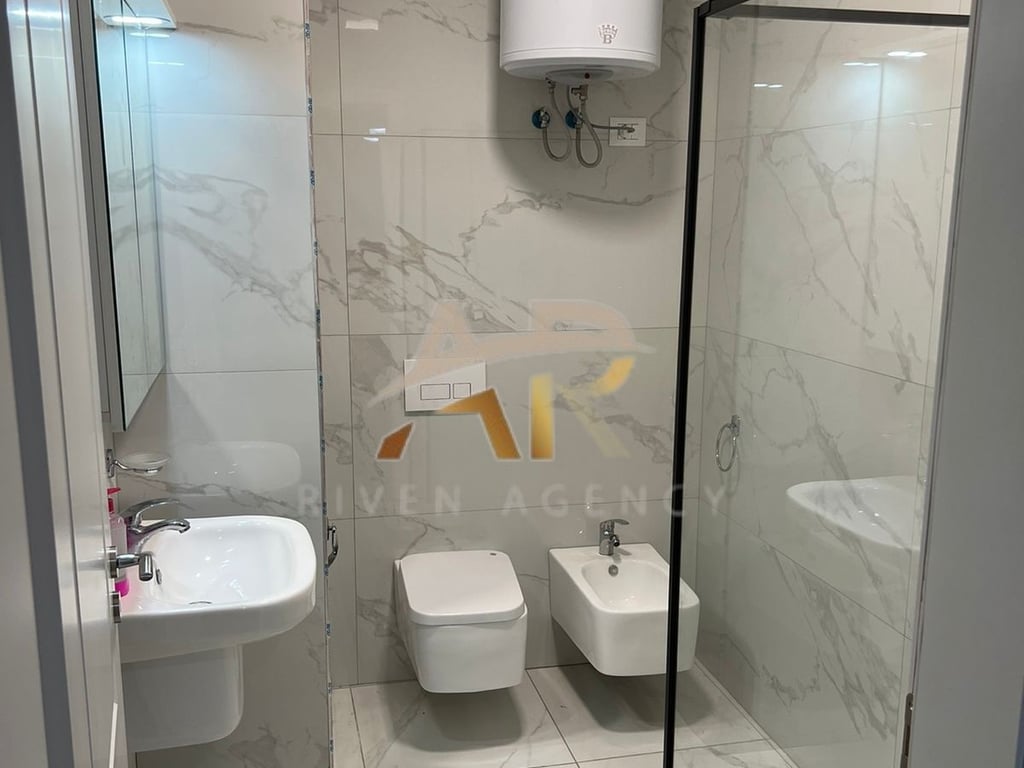 Jepet me qera super apartament 1+1 i pabanuar me pare tek Vila L 2, Astir