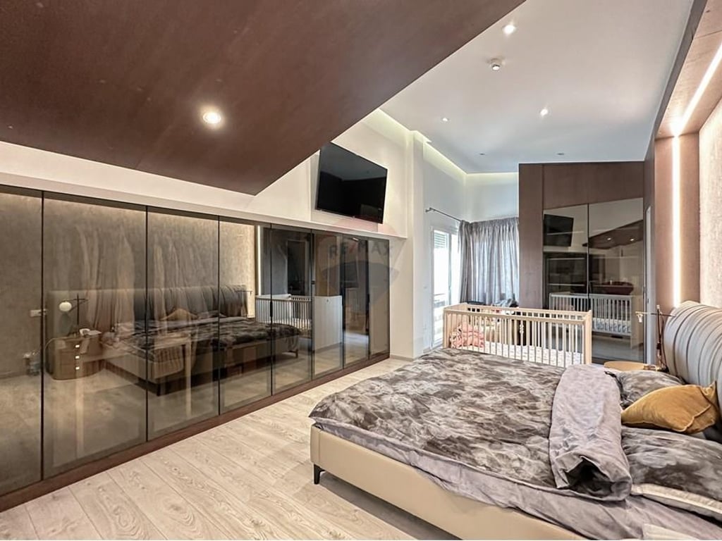 Luxury villa for sale at Long Hill!