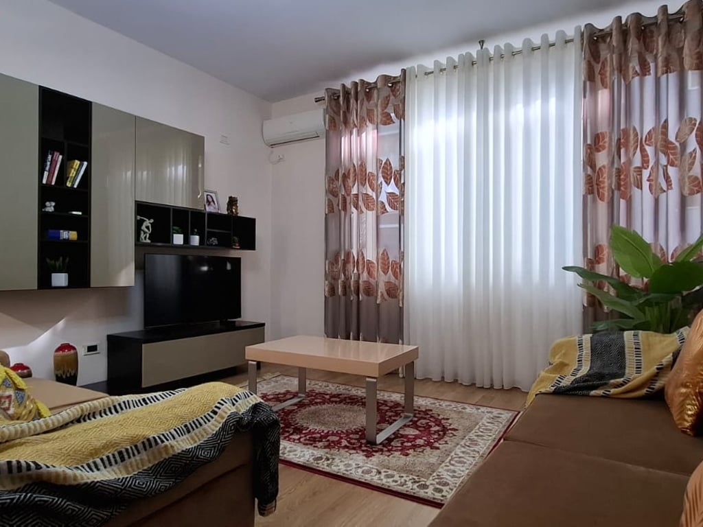 1+1, furnished, botanical garden, 600 euros