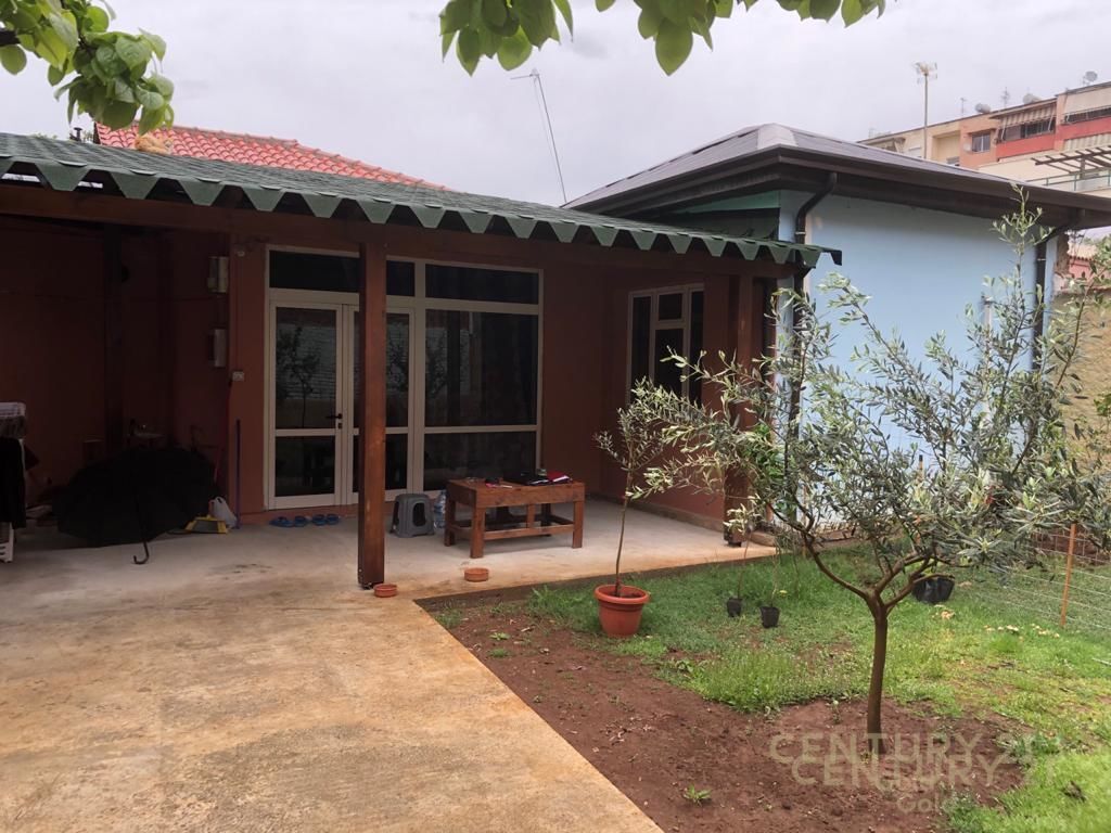 SHESIM TRUALL DHE SHTEPI PRIVATE NE RRUGEN BARDHYL!