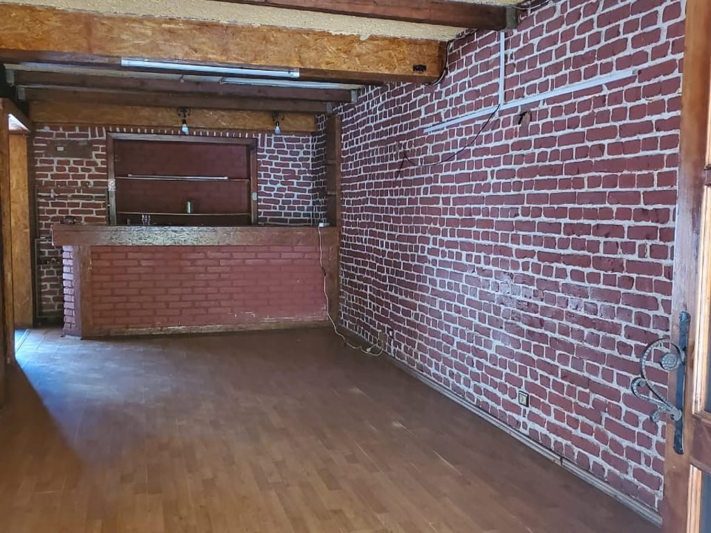 Shitet lokal 80m² , Rruga Lord Bajron