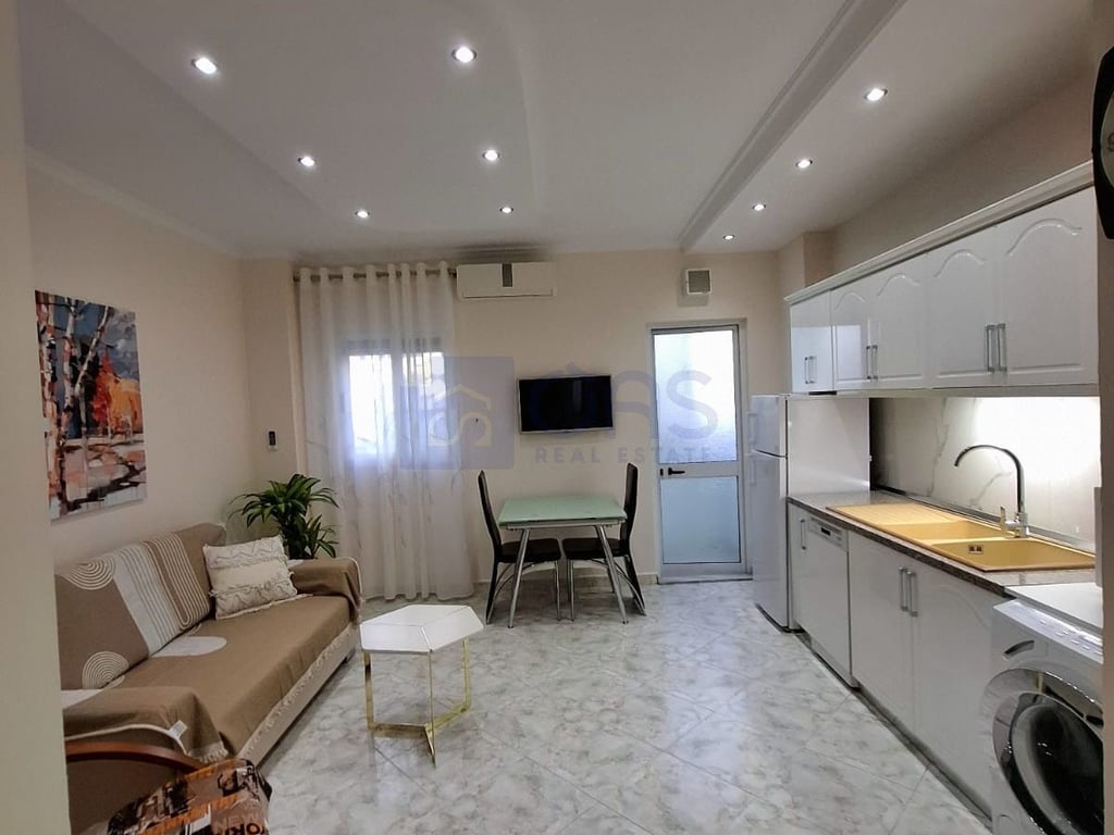 Apartment 1+1 for rent at Komuna e Parisit