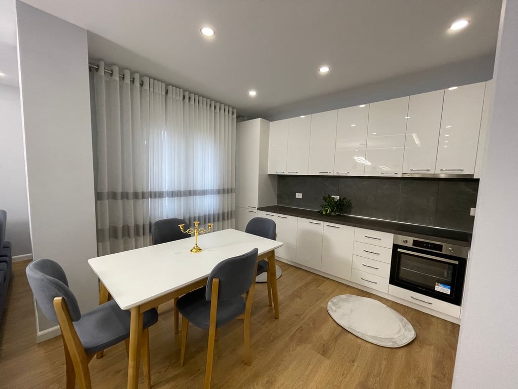 Super Apartament 2+1 me qira tek Zogu i Zi!