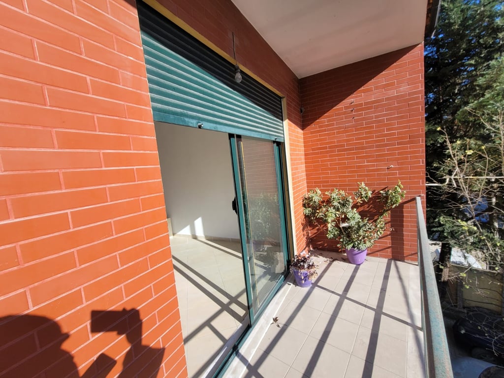 Appartamento 3+1+2 bagni. A Fresk 200 m sopra il ristorante FRESKU 400 € /Mese