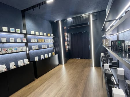 SHOP FOR RENT 75M2 BY THE ROAD 1500 EURO DINAMO STADIUM