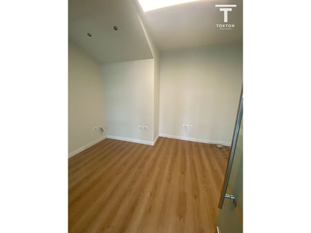 JEPET ME QERA, AMBIENT BIZNESI, PIRAMIDA, TIRANË