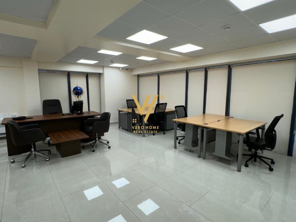 JEPET ZYRE 150M2 ME QERA TE RRUGA E ELBASANIT 1.700 EURO