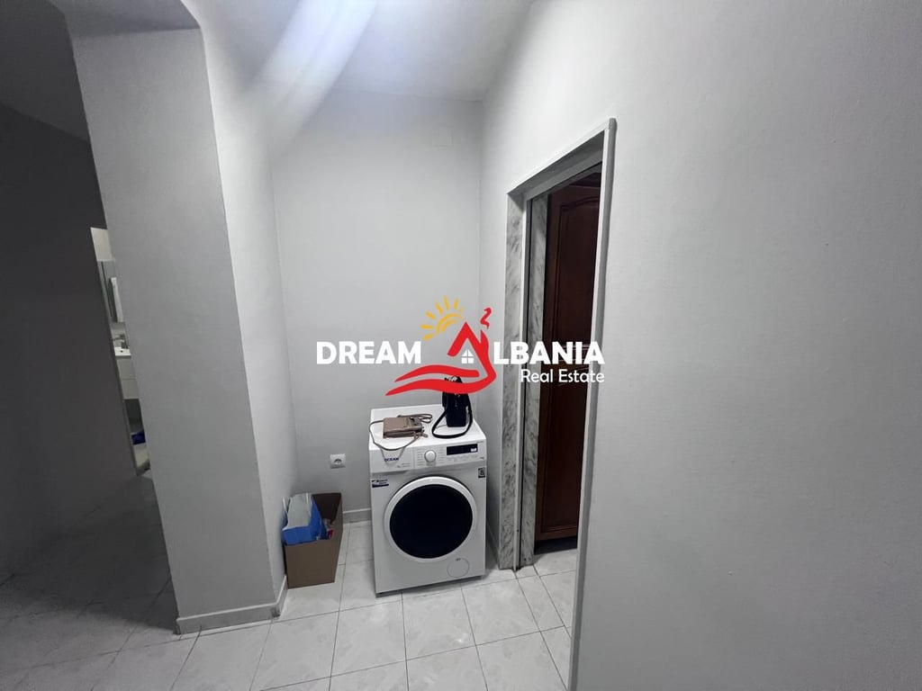  Apartament me qera 2+1 në Komunën e Parisit – Mobilim bashkëkohor dhe vendndodhje ideale!