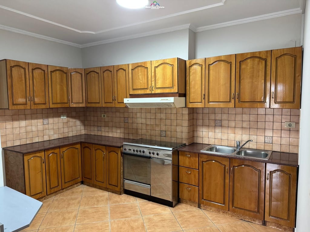 Zyre Me Qera tek Sheshi Willson (ID BZ2557)Tirane