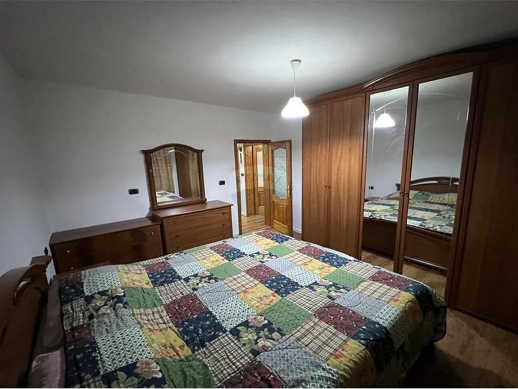 APARTAMENT ME QIRA 2+1 TE KOMUNA PARISIT 