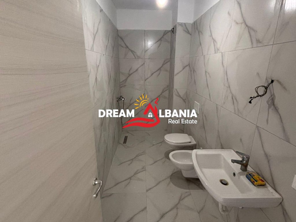 Apartament 2+1+2 per Qera tek Myslym Shyri, Prane Kastratit ne Tirane (ID 42215012)