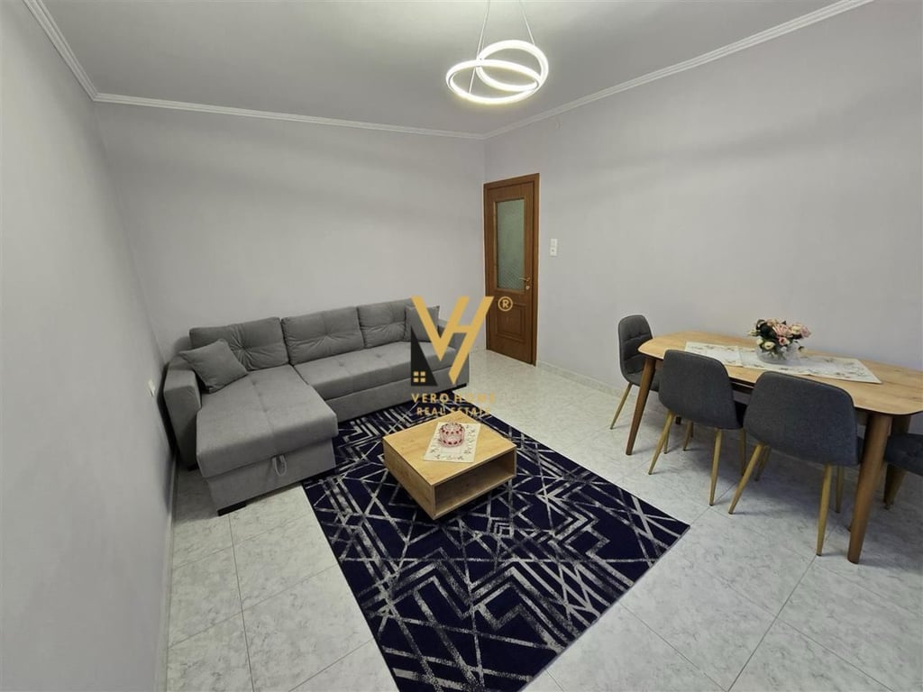 JEPET APARTAMENT 1+1 ME QERA NE SELITE 700 EURO