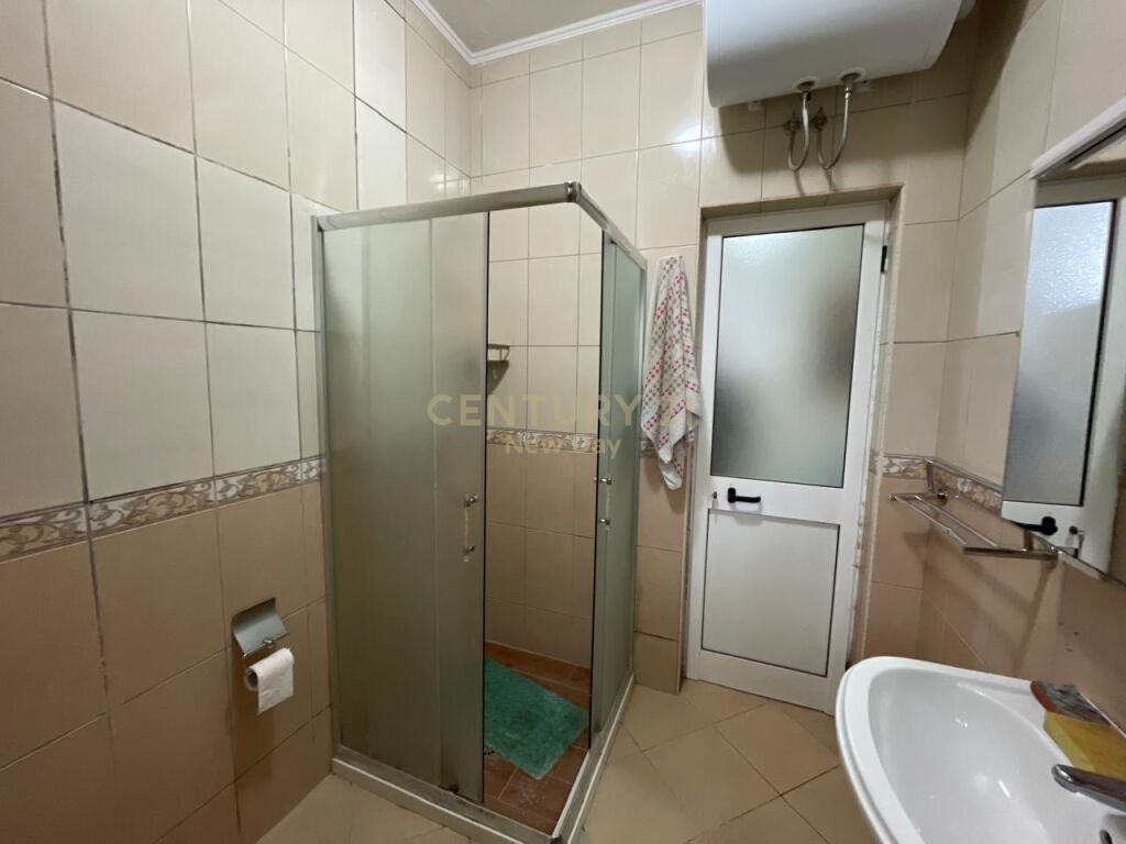 JEPET ME QIRA APARTAMENT 2+1 TEK SHKEMBI I KAVAJES!