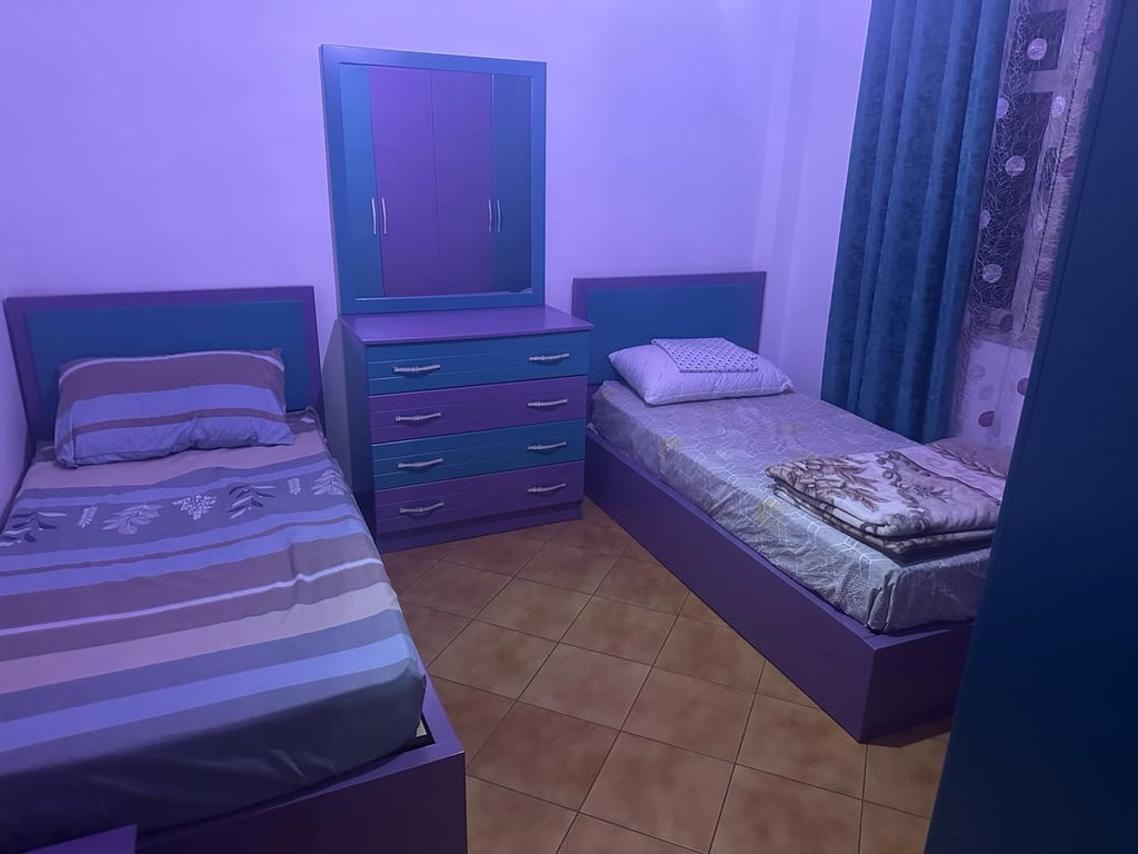 Affittasi appartamento 2+1, Kthesa e Kamzës Complesso Malezjan 450 mila lekë.