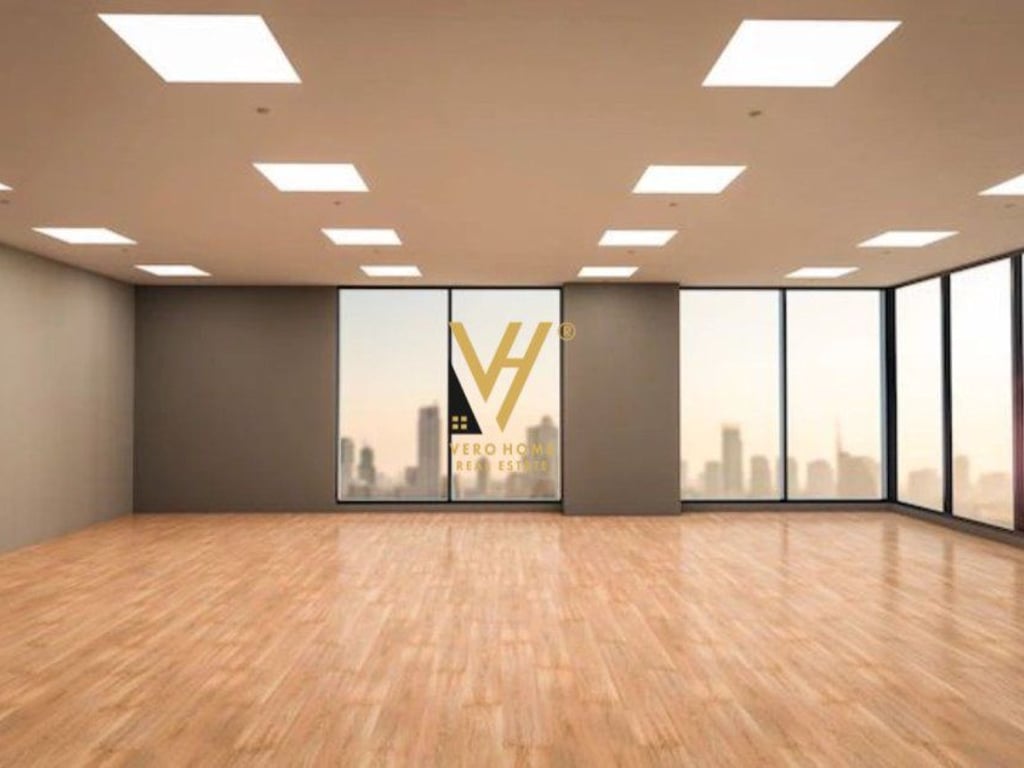 JEPET ZYRE 500 M2 ME QERA NE QENDER 12.500 EURO