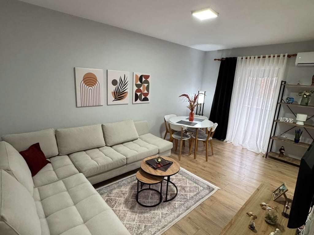 Jepet me qera apartament 1+1 ne Myslym Shyr 600 euro
