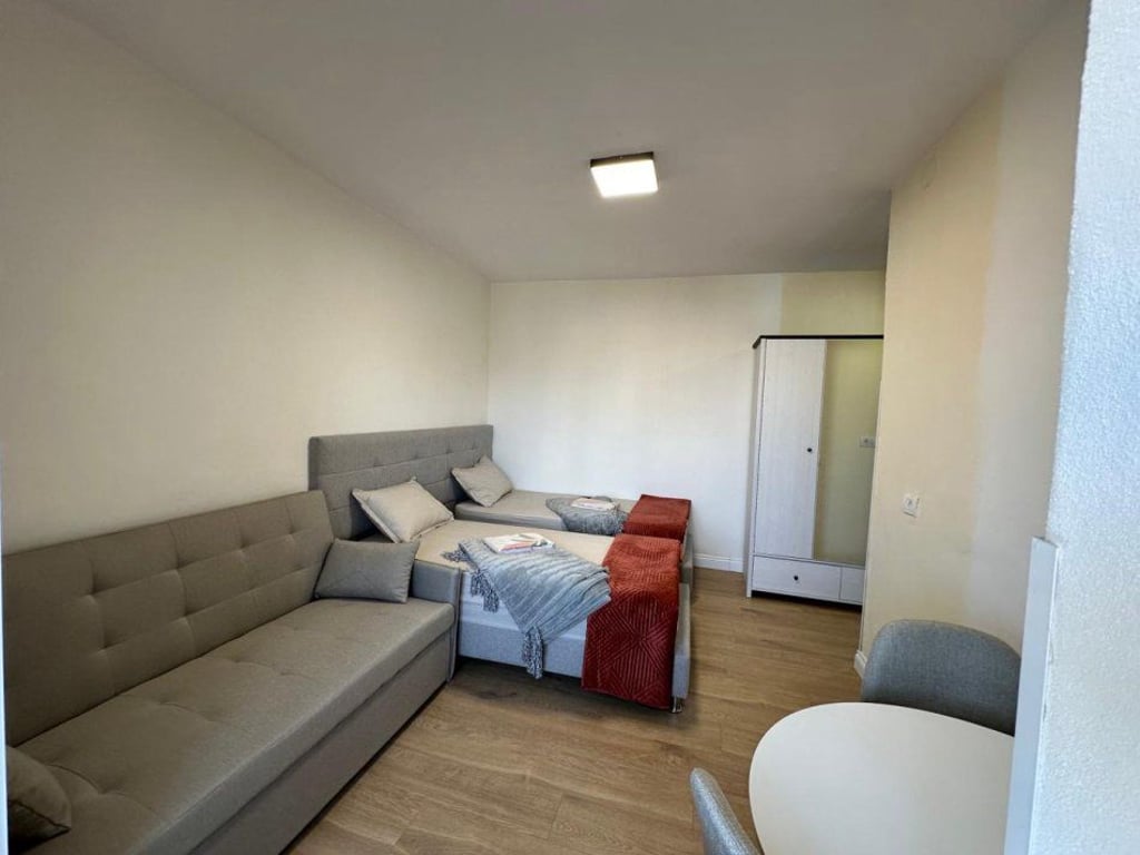 STUDIO APARTMENT FOR RENT 400 EURO NEAR THE ELECTRIC MARKET