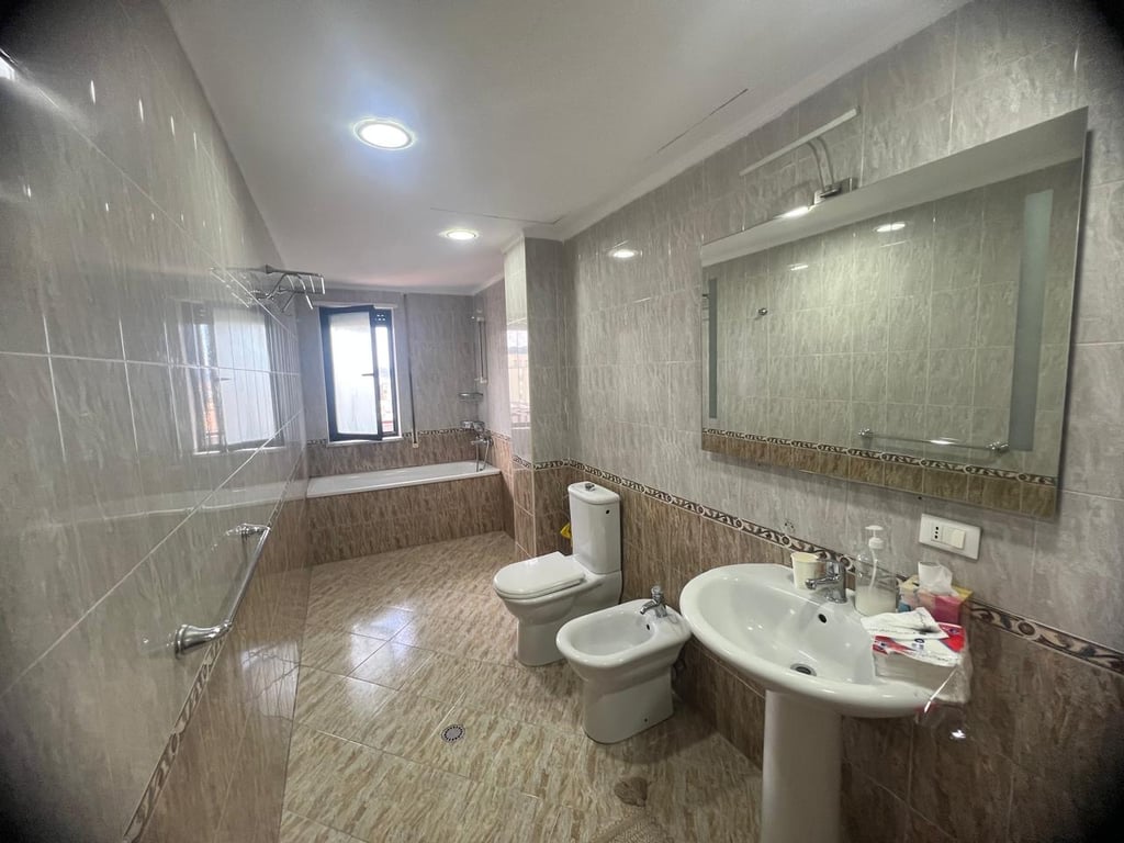 Ufficio in Affitto📍Via Perlat Rexhepi 📌150.000 lek