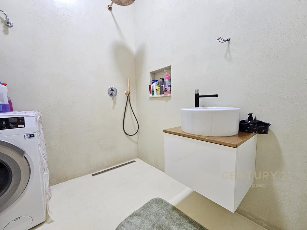 For sale Apartment 2+1 with Yard at Gjiri i Lalzit €295,000