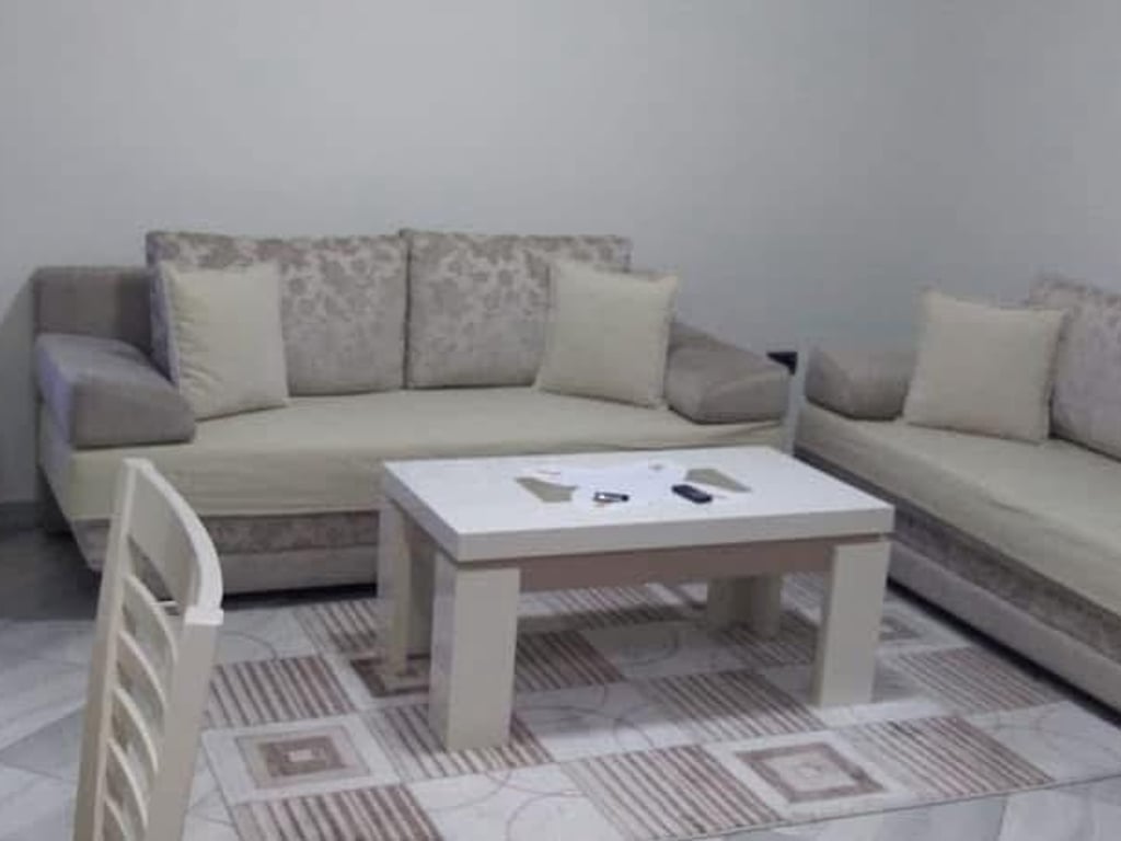 Jepet apartament me qera 1+1 Ish Restorant Durrsi