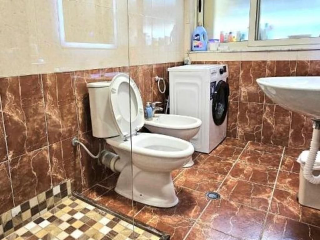 Apartment 1+1 for rent, former Aviation Field, near Dhora Leka school. Price: 550 euros.