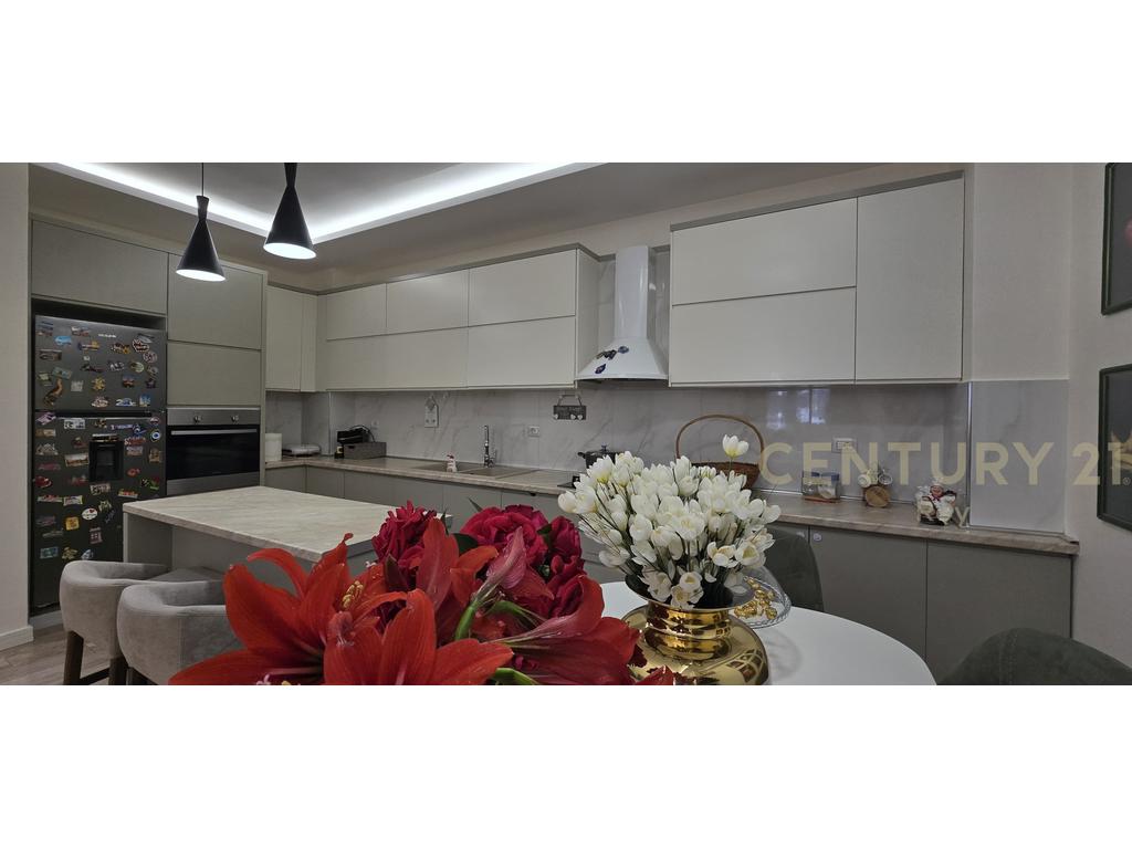 OFROJME APARTAMENT 2+1 PER SHITJE PRANE QENDRES,DURRES 145,000 €