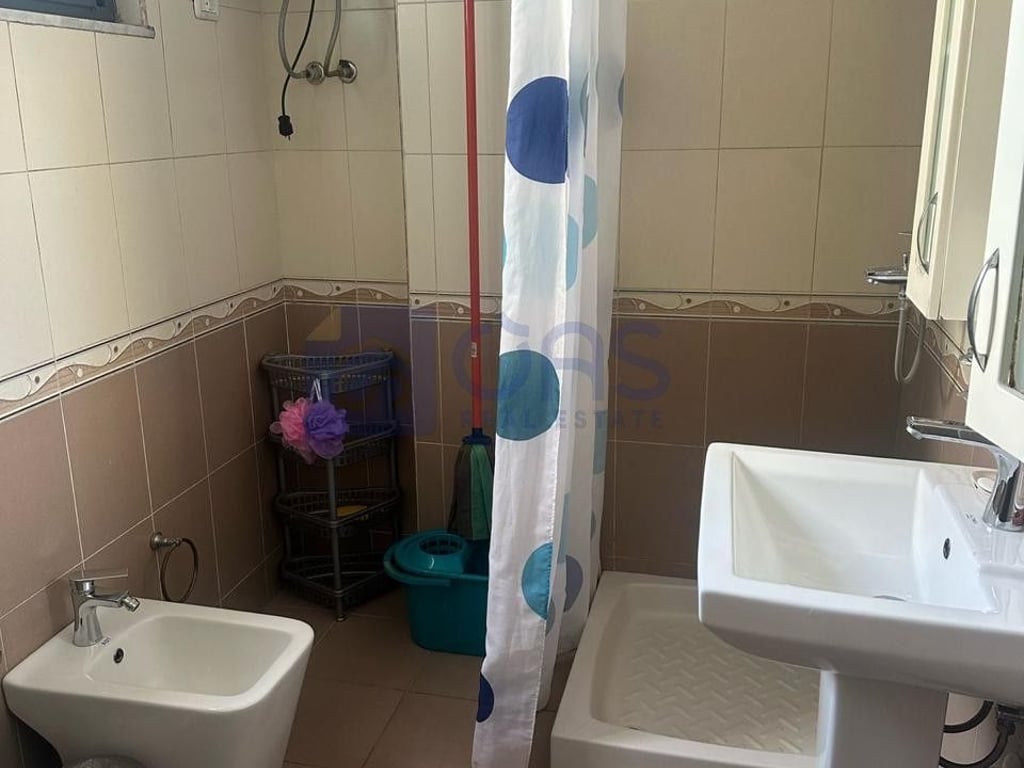 Apartment 3+1 for rent at Siri Kodra 650 euros.