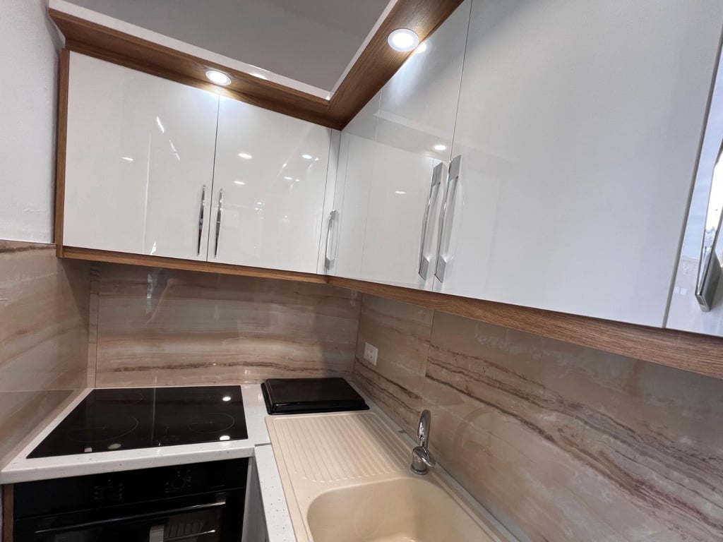 Jepet me qera Apartamenti 2+1 , Zogu i Zi prane Ringut perballe Kastratit  Cmimi: 500 mije leke 