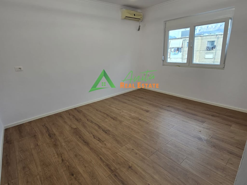 Ali Demi ofrojme per shitje apartament 1+1