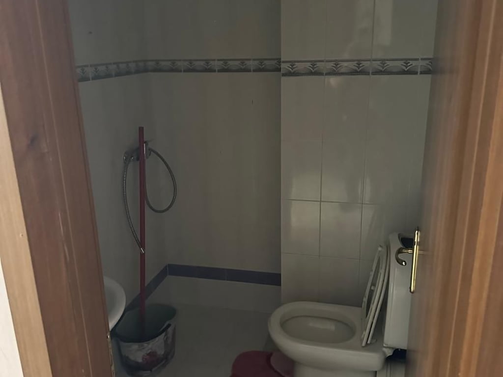 Apartament 2+1+2 për qira tek Pallati me Shigjeta