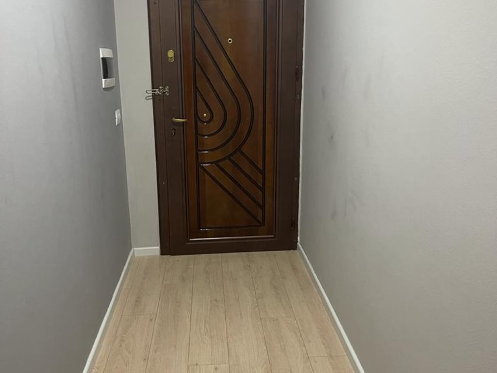 Shitet Apartamenti 2+1 , Myslym shyr , Rruga Islam Alla , prane ish adidasit